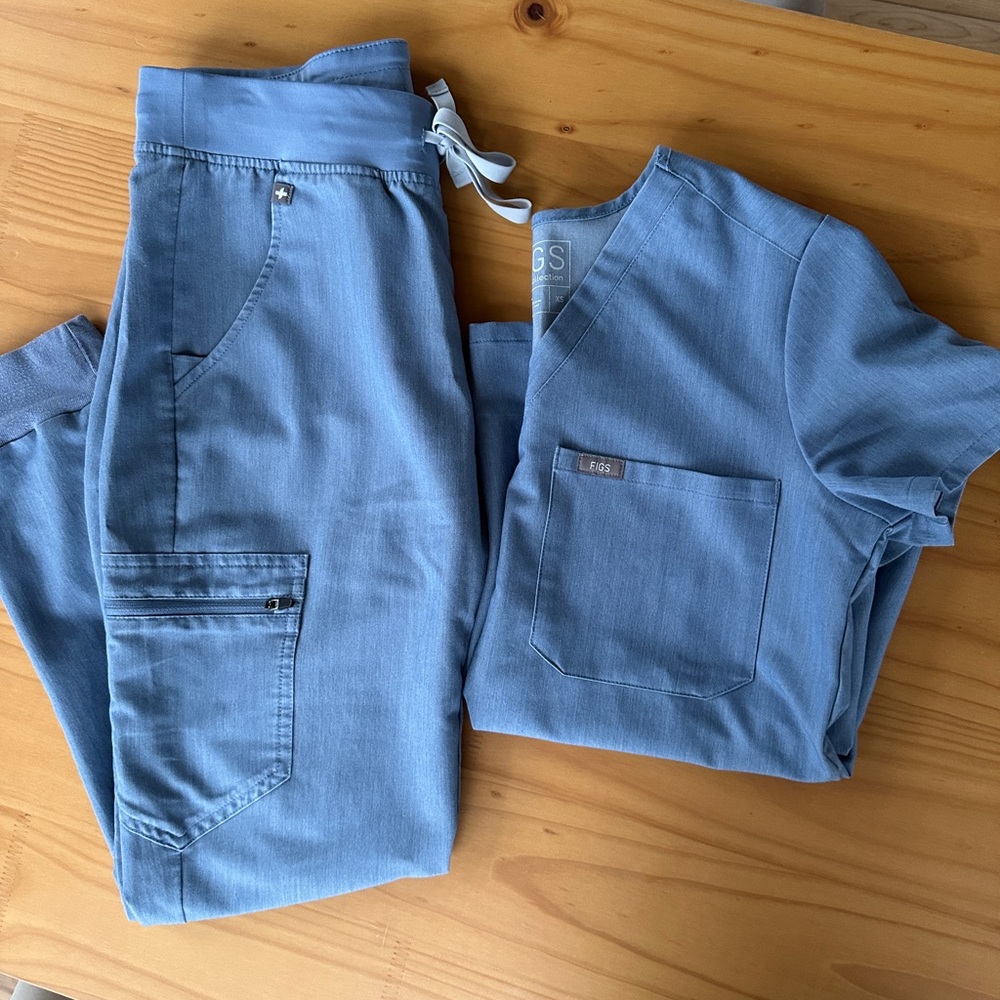 Heather Indigo Blue Catarina & Zamora Jogger Set XS top and Small Petite bottom.